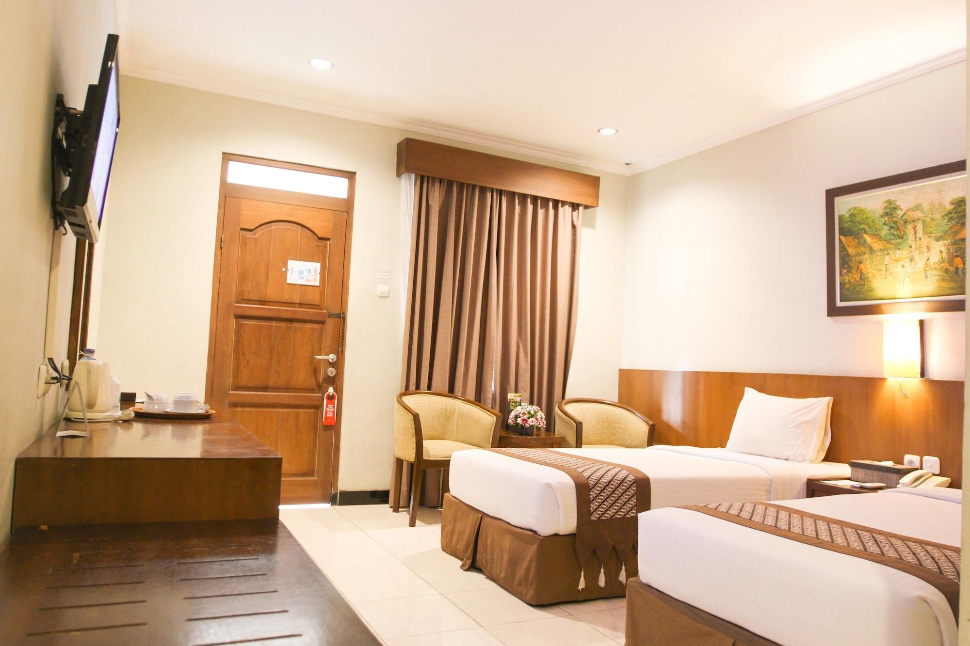 Cakra Kembang Hotel Kejayan Exteriör bild