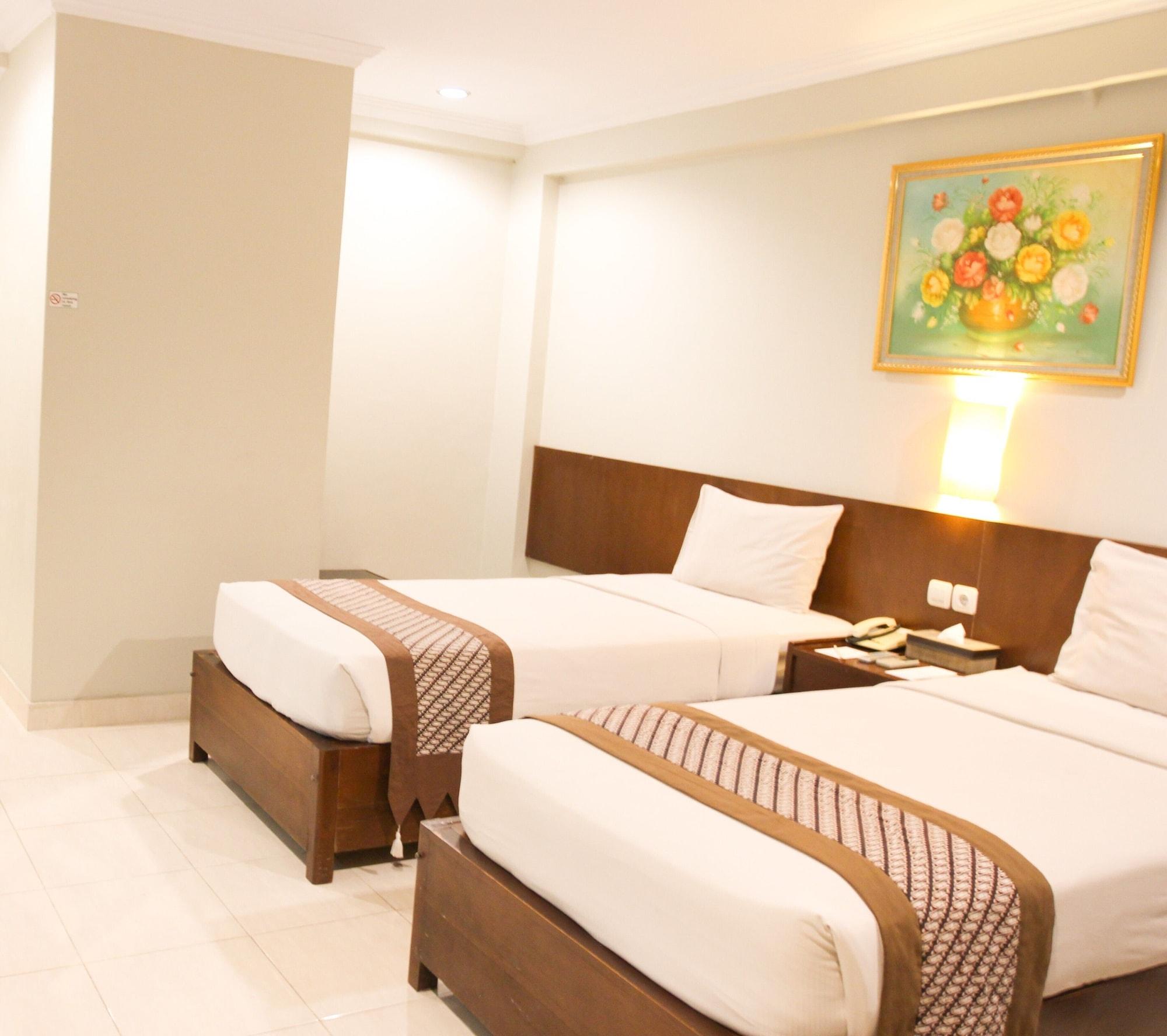 Cakra Kembang Hotel Kejayan Exteriör bild