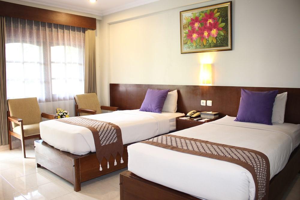 Cakra Kembang Hotel Kejayan Exteriör bild