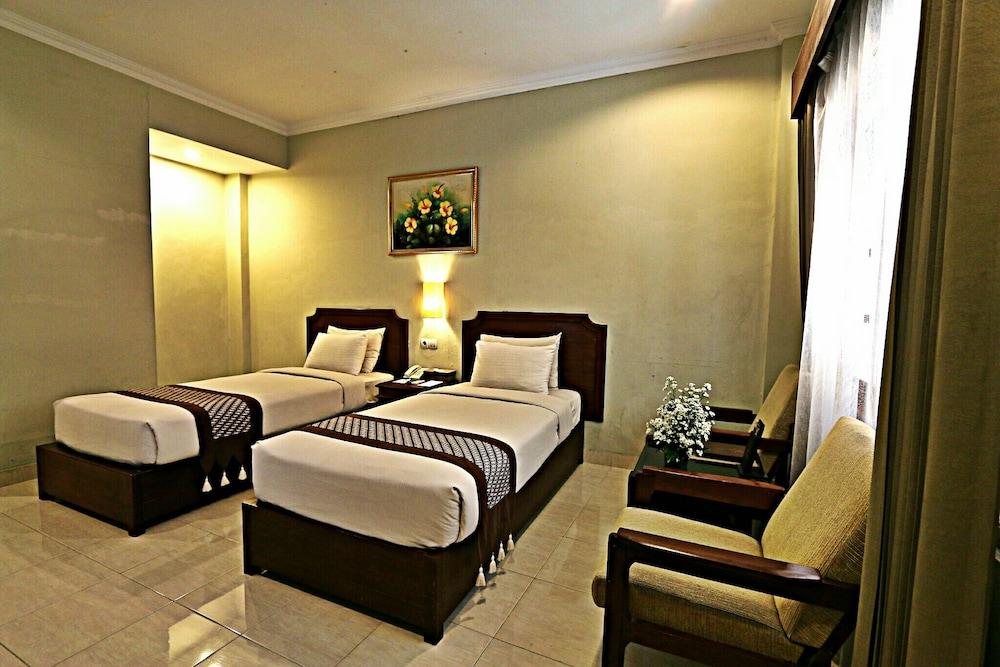 Cakra Kembang Hotel Kejayan Exteriör bild
