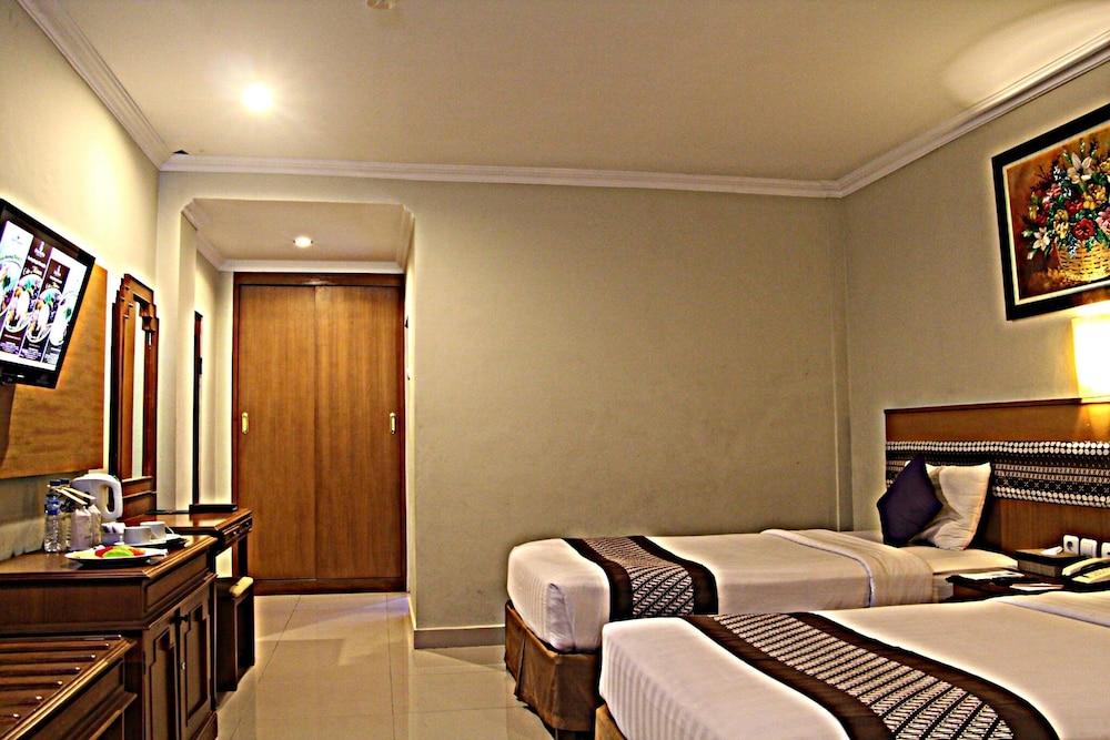 Cakra Kembang Hotel Kejayan Exteriör bild