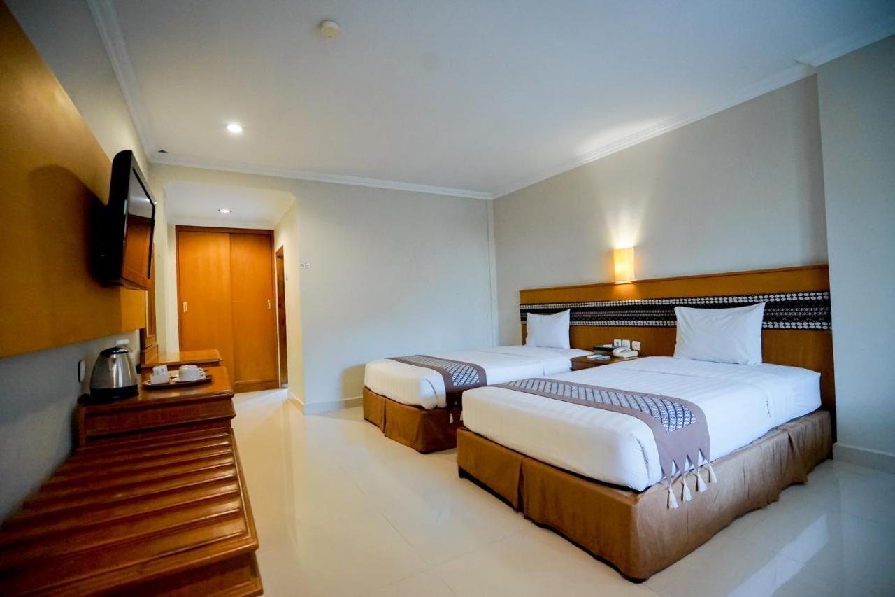Cakra Kembang Hotel Kejayan Exteriör bild