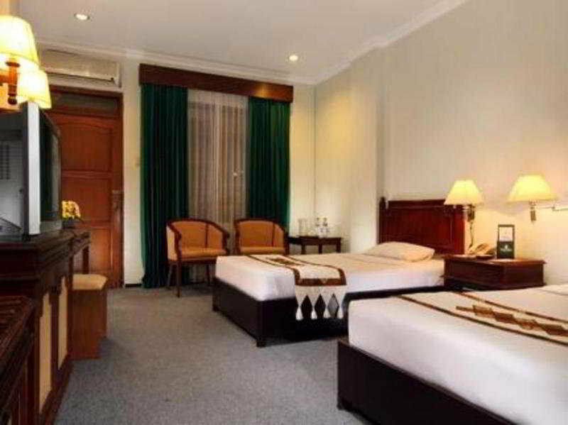 Cakra Kembang Hotel Kejayan Exteriör bild