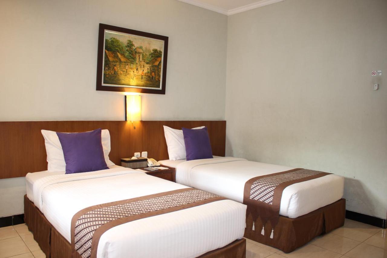 Cakra Kembang Hotel Kejayan Exteriör bild
