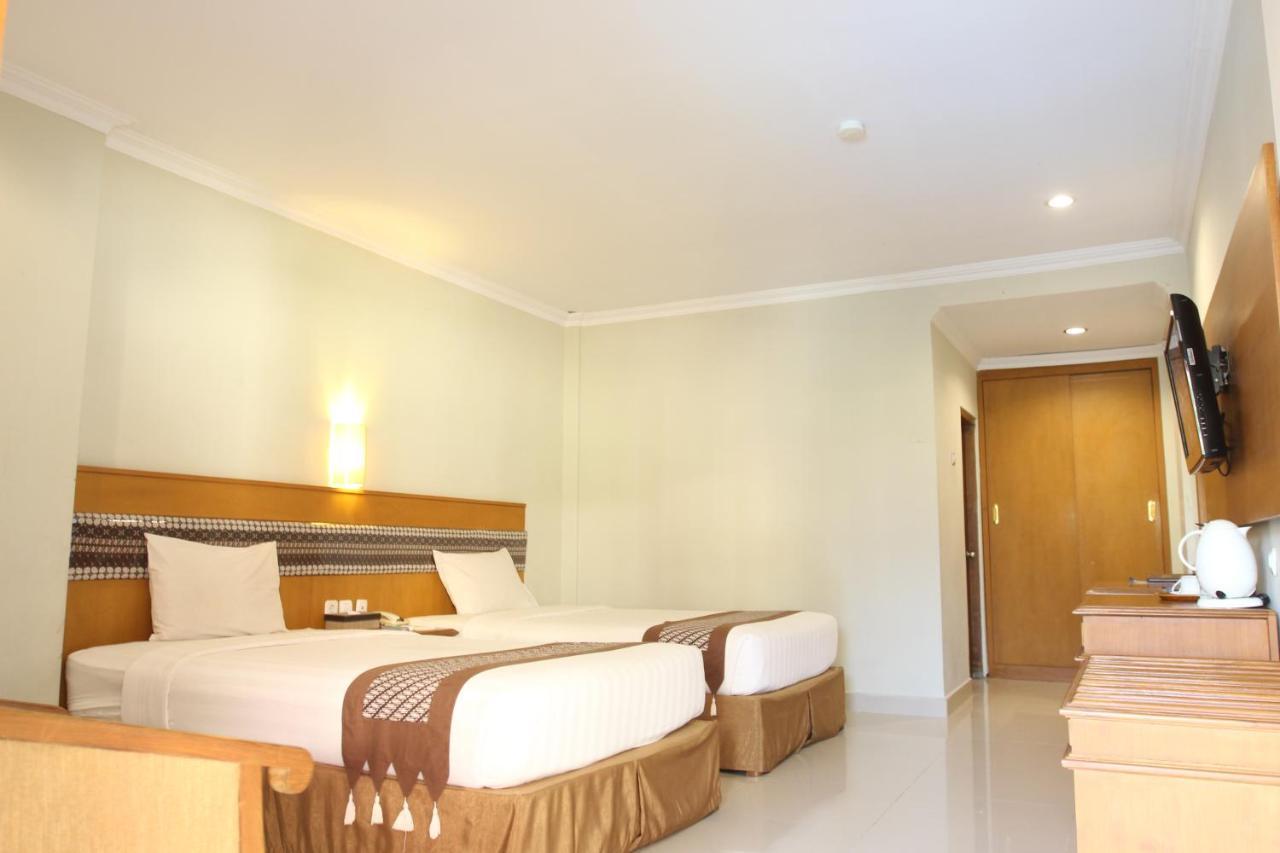 Cakra Kembang Hotel Kejayan Exteriör bild